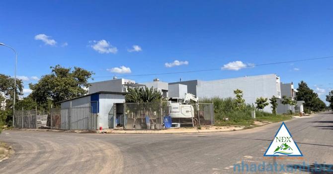 • NỀN ĐẸP, GIÁ TỐT, KẾ GÓC, VỊ TRÍ SÁNG • TRỤC THÔNG VỚI TRỤC CHÍNH A1-2-3 KDC PHÚ AN