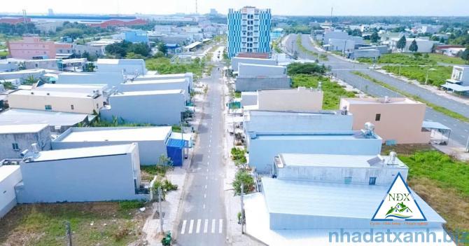 🏠 NHÀ TRỆT LỬNG LIỀN KỀ CÓ BAN CÔNG ĐÃ HOÀN THIỆN VỊ TRÍ ĐẸP GẦN GÓC NGÃ 4 ĐS6 KDC ĐÔNG PHÚ