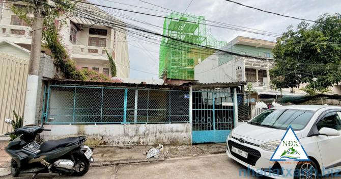 CG. BÁN NỀN 195m2 TẶNG NHÀ CẤP 4 (đang cho thuê 7tr/ tháng) VỊ TRÍ ĐẸP- HẺM 17 TRẦN HOÀNG NA- 7 TỶ
