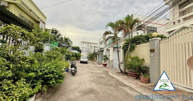 CG. BÁN NỀN 195m2 TẶNG NHÀ CẤP 4 (đang cho thuê 7tr/ tháng) VỊ TRÍ ĐẸP- HẺM 17 TRẦN HOÀNG NA- 7 TỶ