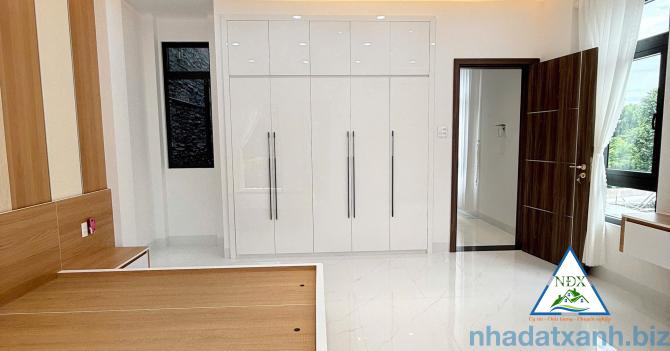 CG. BÁ.N SIÊU PHẨM 1 TRỆT 3 LẦU (có mương hở) FULL NỘI THẤT+ SÂN THƯỢNG (có thang máy), 4 PN MASTER