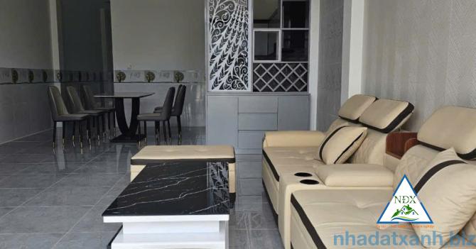 🏤CG :Nhà mới trệt lửng mới 100% kdc Đông Phú có ban công  -Nhà thiết kế hiện đại, thoáng mát.