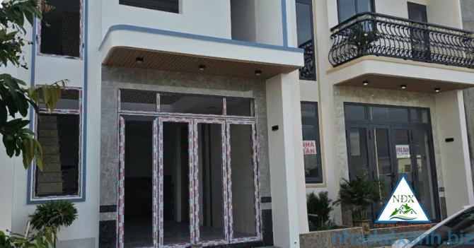 🏤CG :Nhà mới trệt lửng mới 100% kdc Đông Phú có ban công  -Nhà thiết kế hiện đại, thoáng mát.