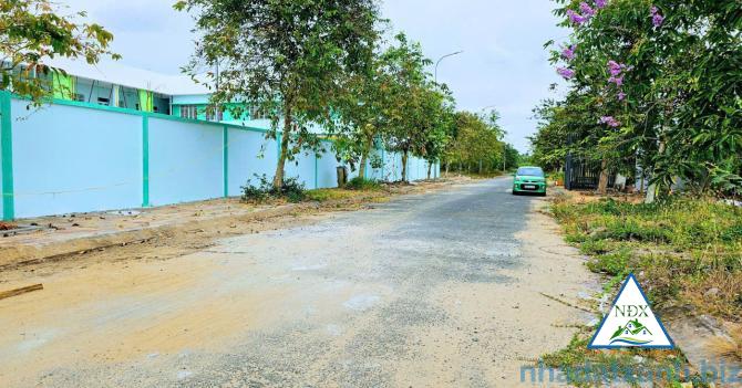 VỊ TRÍ NỀN SÁNG ĐẸP CÓ HẺM KỸ THUẬT BÊN HÔNG  Bán Nền 90m² - Hẻm Kỹ Thuật Bên Hông 2M - Đường B13