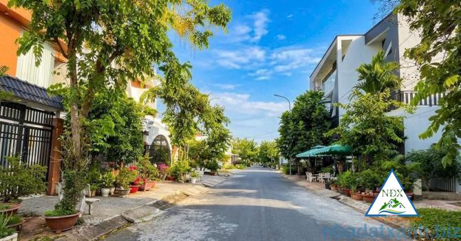 VỊ TRÍ NỀN SÁNG ĐẸP GẦN CHỢ 586 & TRƯỜNG HỌC, GẦN BỆNH VIỆN HOÀN MỸ  Bán Nền Biệt Thự 230m2