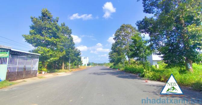 VỊ TRÍ NỀN SÁNG ĐẸP GẦN TRƯỜNG CẤP 2 & MẦM NON  Bán Nền 100m² Giá Tốt - Mặt Tiền Lộ Lớn 28m - A4