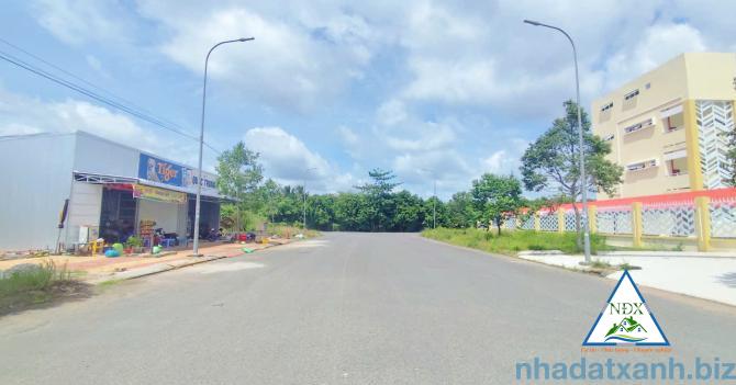 VỊ TRÍ NỀN SÁNG ĐẸP NGANG CỔNG TRƯỜNG CẤP 2 CG Bán Nền 80m² Giá Tốt - Mặt Tiền Lộ Lớn 28m