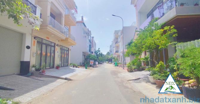 VỊ TRÍ NHÀ ĐOẠN NGOÀI GẦN CHỢ GẦN TRƯỜNG HỌC & GẦN SIÊU THỊ GO  CG Bán Nhà 1 Trệt 2 Lầu Đường B3 (Đ