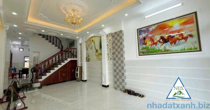 VỊ TRÍ NHÀ ĐOẠN NGOÀI GẦN CHỢ GẦN TRƯỜNG HỌC & GẦN SIÊU THỊ GO  CG Bán Nhà 1 Trệt 2 Lầu Đường B3 (Đ