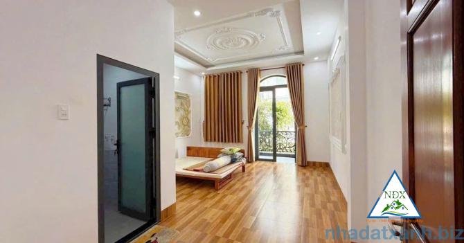 VỊ TRÍ NHÀ ĐOẠN NGOÀI GẦN CHỢ GẦN TRƯỜNG HỌC & GẦN SIÊU THỊ GO  CG Bán Nhà 1 Trệt 2 Lầu Đường B3 (Đ