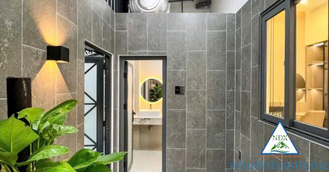 VỊ TRÍ NHÀ SÁNG ĐẸP CÓ HẺM KỸ THUẬT BÊN HÔNG  CG Bán Nhà 1 Trệt 2 Lầu Mới Đẹp - Có Hẻm Kỹ Thuật Bên