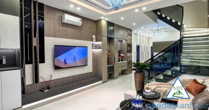 VỊ TRÍ NHÀ SÁNG ĐẸP CÓ HẺM KỸ THUẬT BÊN HÔNG  CG Bán Nhà 1 Trệt 2 Lầu Mới Đẹp - Có Hẻm Kỹ Thuật Bên