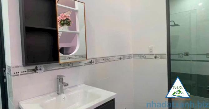 VỊ TRÍ NHÀ SÁNG ĐẸP CÓ KHOẢNG SÂN VƯỜN 80M² Bán Nhà 1 Trệt 1 Lầu Mới Xây - KDC Đông Phú