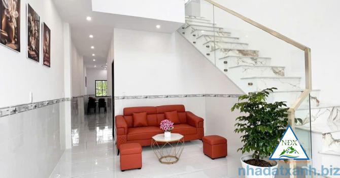 VỊ TRÍ NHÀ SÁNG ĐẸP CÓ KHOẢNG SÂN VƯỜN 80M² Bán Nhà 1 Trệt 1 Lầu Mới Xây - KDC Đông Phú